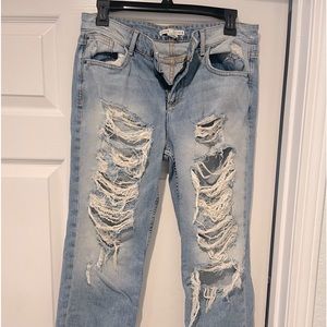 Alice +Olivia BSexy Distresses shows lots of leg Size 28 w/ Cropped leg Jeans